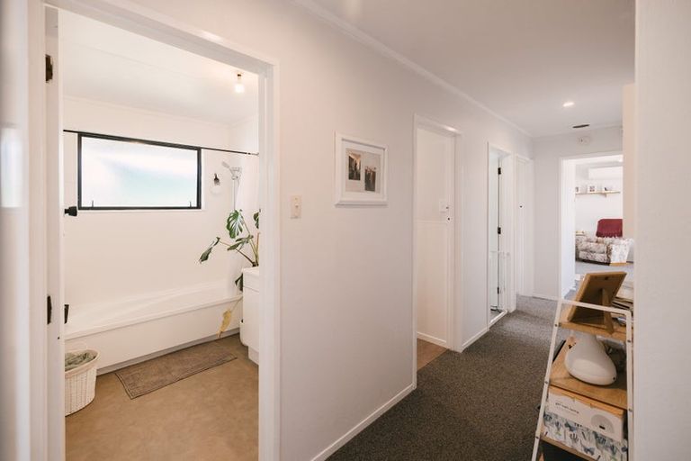 Photo of property in 59 Crewe Crescent, Hokowhitu, Palmerston North, 4410