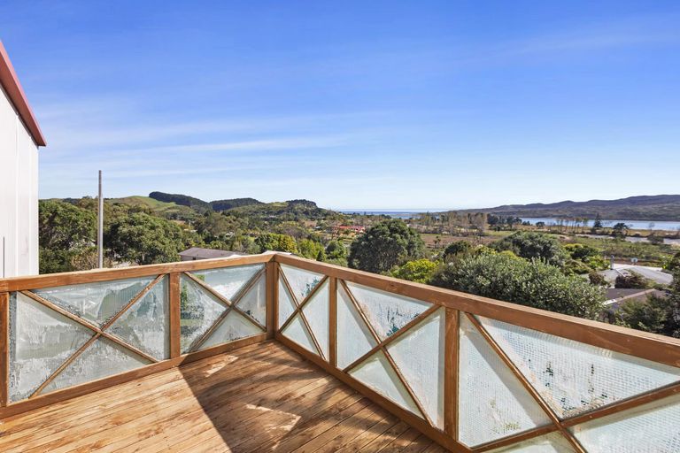 Photo of property in 9 Rakaunui Street, Raglan, 3297
