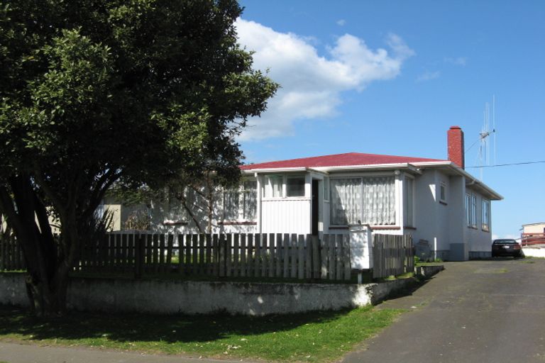 Photo of property in 70 Manuka Street, Castlecliff, Whanganui, 4501