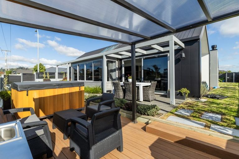 Photo of property in 143 Arataki Road, Havelock North, 4130