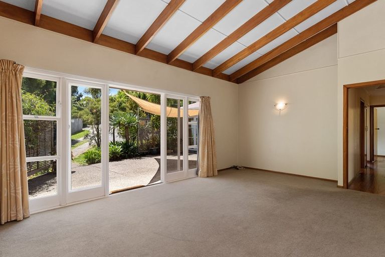 Photo of property in 1/30 Lyttelton Avenue, Forrest Hill, Auckland, 0620