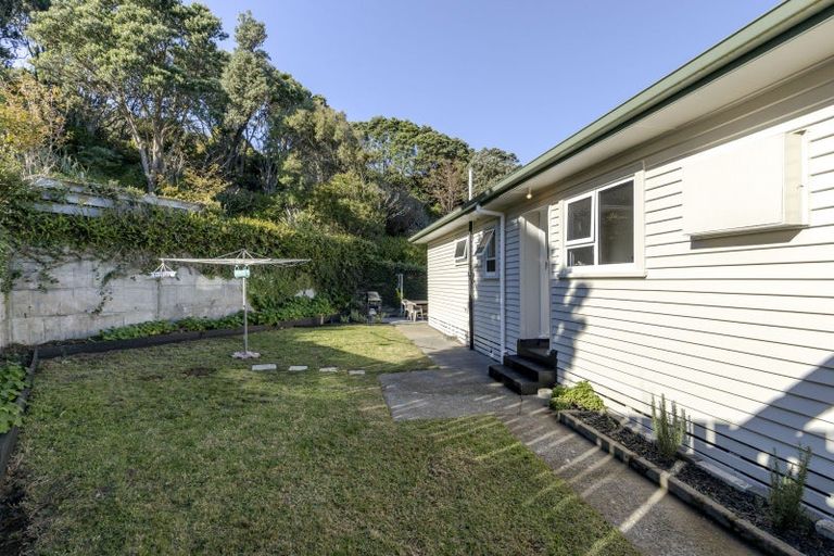 Photo of property in 15 Simons Street, Moturoa, New Plymouth, 4310