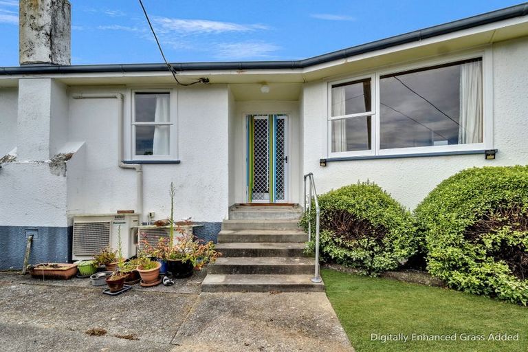 Photo of property in 16 Milne Street, Hunterville, 4730
