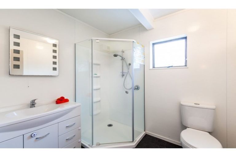 Photo of property in 7 Pokapu Street, Titirangi, Auckland, 0600