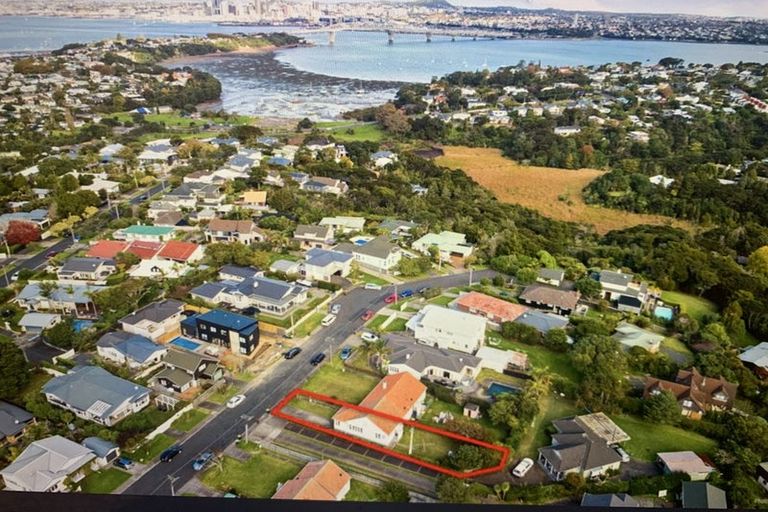 Photo of property in 21 Fairfax Avenue, Northcote, Auckland, 0627
