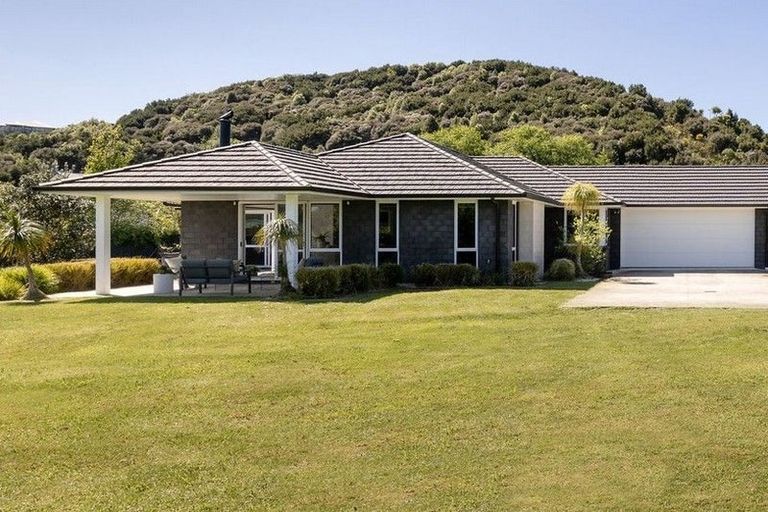 Photo of property in 266 Lakes Boulevard, Pyes Pa, Tauranga, 3112