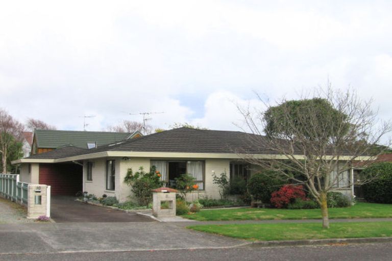 Photo of property in 8 Rewarewa Crescent, Waikanae, 5036