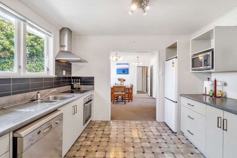 Photo of property in 14 Antrim Place, Hokowhitu, Palmerston North, 4410