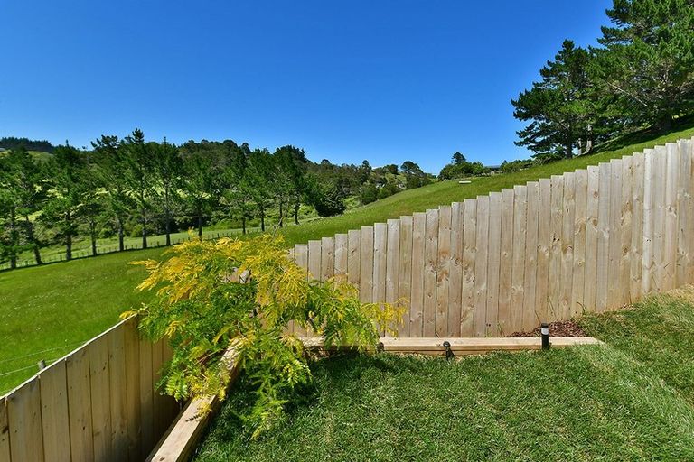 Photo of property in 21 Rauta Way, Helensville, 0800