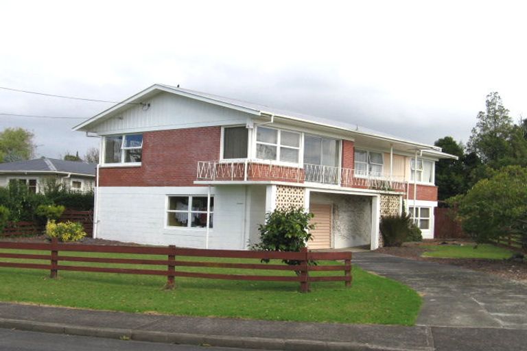 Photo of property in 27 Renata Crescent, Te Atatu Peninsula, Auckland, 0610