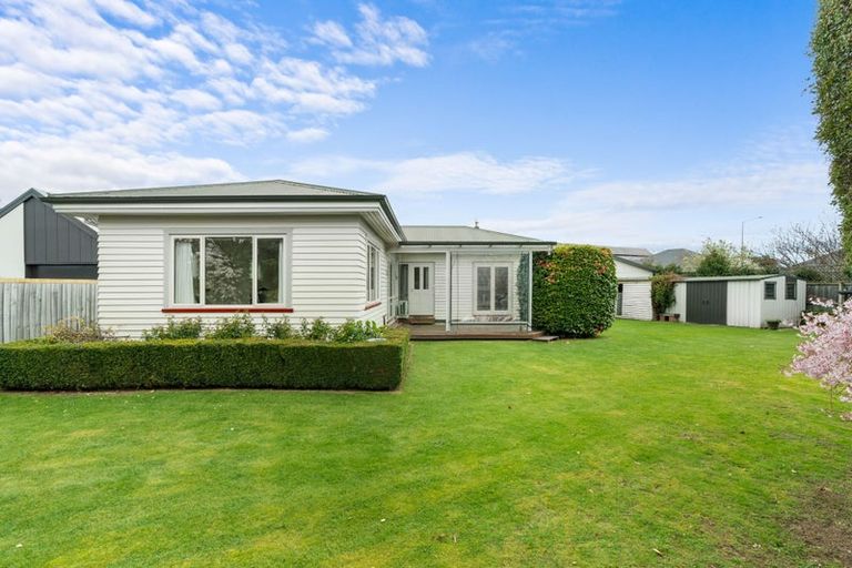 Photo of property in 102 Wairakei Road, Bryndwr, Christchurch, 8052