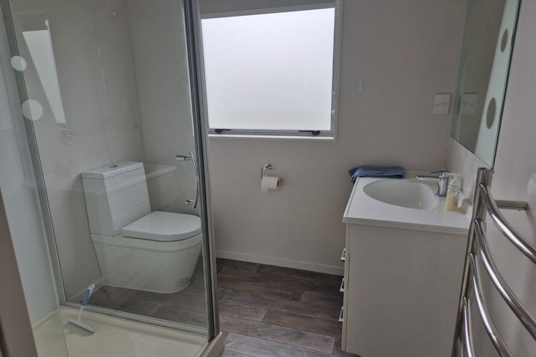 Photo of property in 18 Koraha Road, Kumeu, 0892