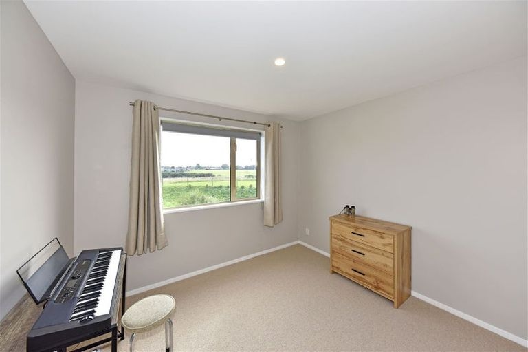 Photo of property in 18 Kahukura Road, Broomfield, Christchurch, 8042