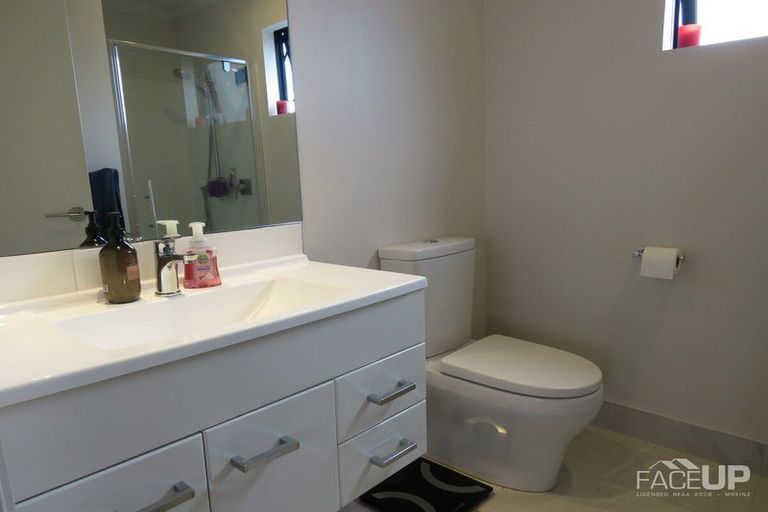 Photo of property in 91b Hobsonville Point Road, Hobsonville, Auckland, 0616