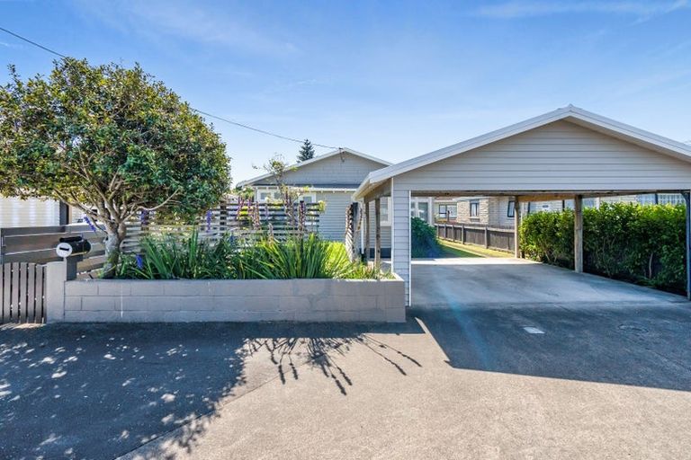 Photo of property in 86 Tukapa Street, Westown, New Plymouth, 4310
