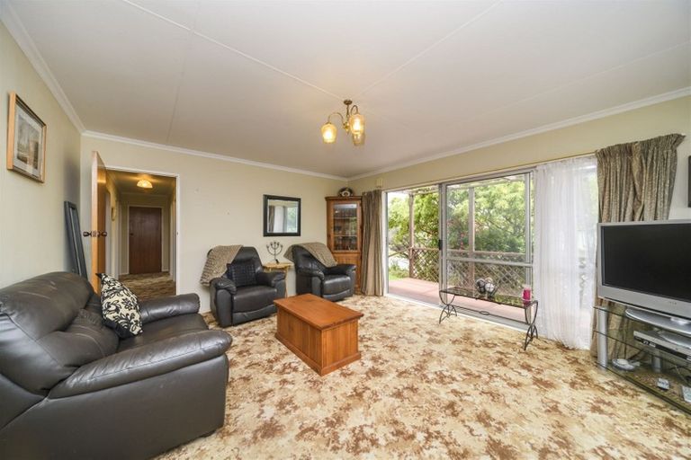 Photo of property in 5 Hillcrest Drive, Kelvin Grove, Palmerston North, 4414