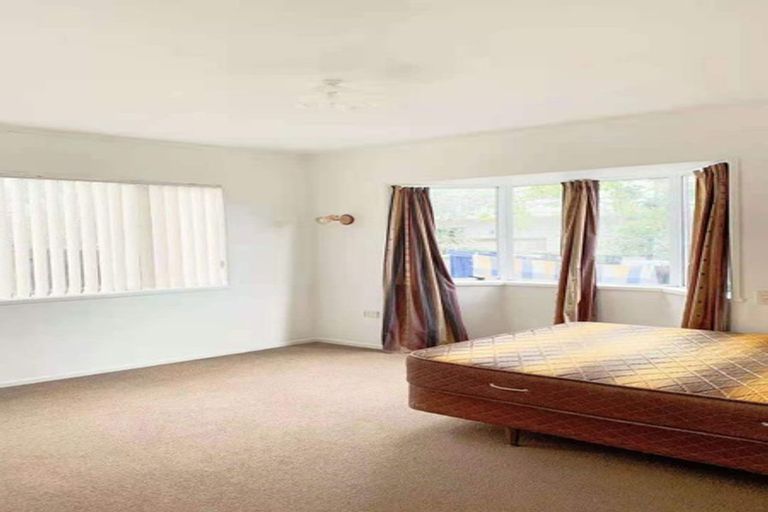 Photo of property in 104 Lynwood Road, New Lynn, Auckland, 0600