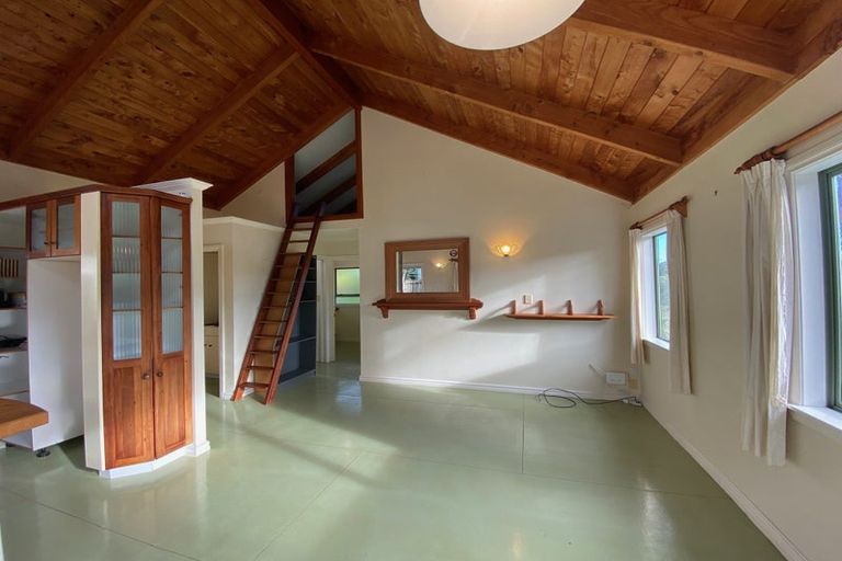 Photo of property in 1282 Whangaparaoa Road, Army Bay, Whangaparaoa, 0930