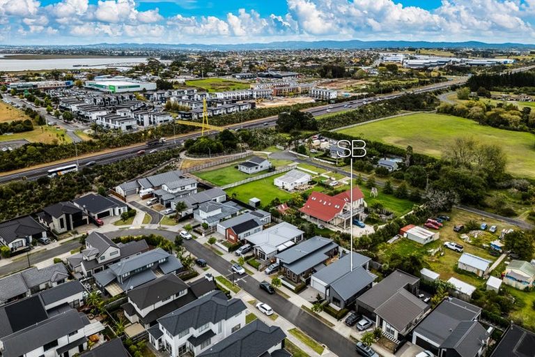 Photo of property in 11 Makete Crescent, Hobsonville, Auckland, 0618