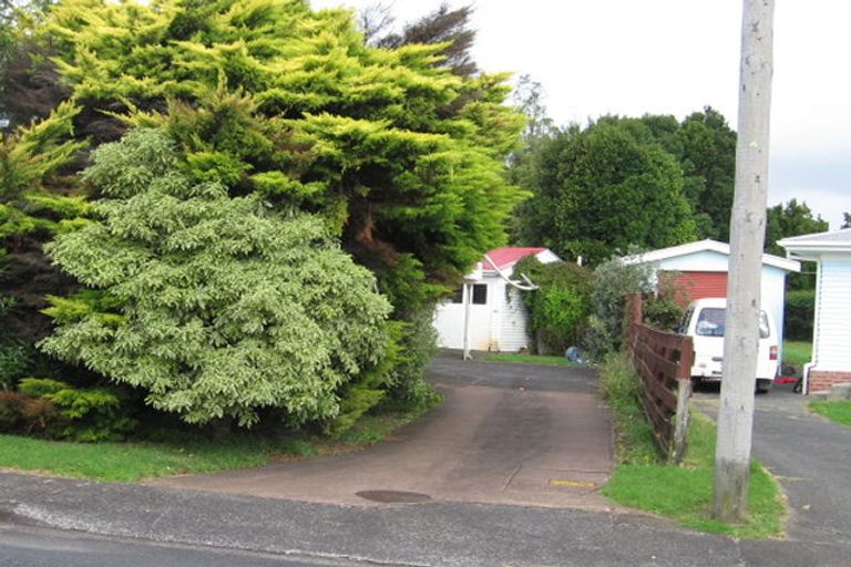 Photo of property in 25 Renata Crescent, Te Atatu Peninsula, Auckland, 0610