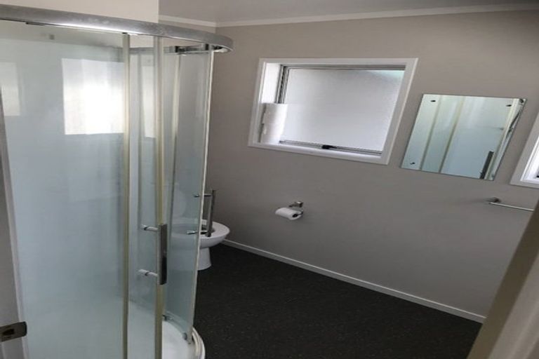 Photo of property in 2/29 Joshua Place, Weymouth, Auckland, 2103