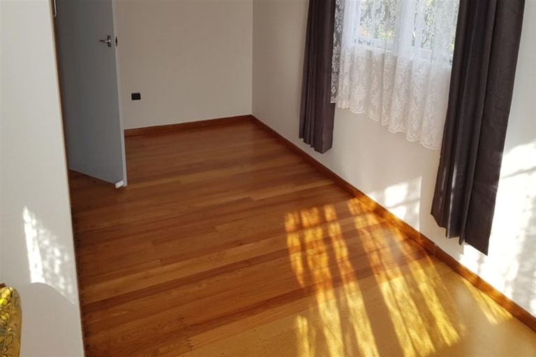 Photo of property in 4 Pomelo Road, Te Atatu South, Auckland, 0610