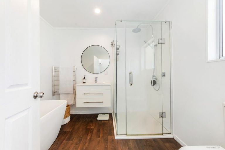 Photo of property in 8 Matipo Road, Te Atatu Peninsula, Auckland, 0610