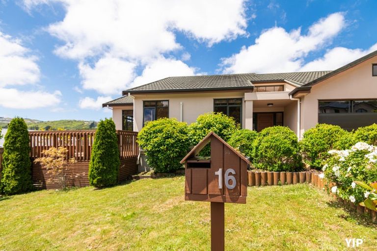 Photo of property in 16 Wantwood Grove, Churton Park, Wellington, 6037
