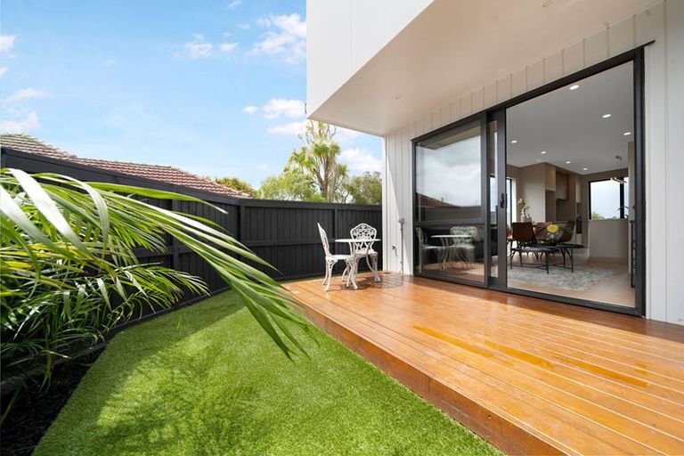 Photo of property in 14 Akehurst Avenue, New Lynn, Auckland, 0600