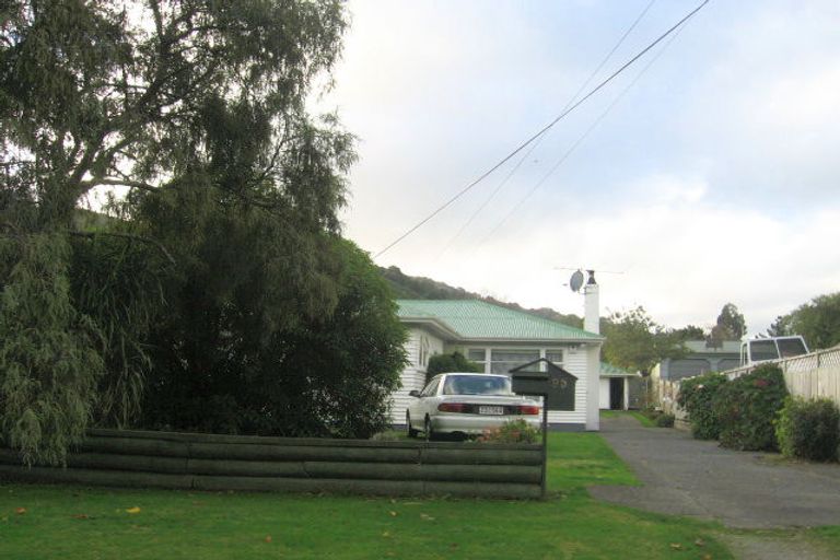 Photo of property in 95 Hine Road, Wainuiomata, Lower Hutt, 5014
