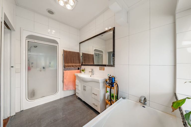 Photo of property in 22 Saint Ronans Avenue, Waterloo, Lower Hutt, 5011