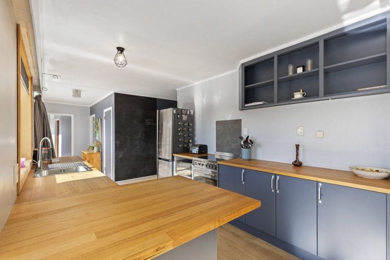 Photo of property in 52 Queens Road, Glen Avon, New Plymouth, 4312