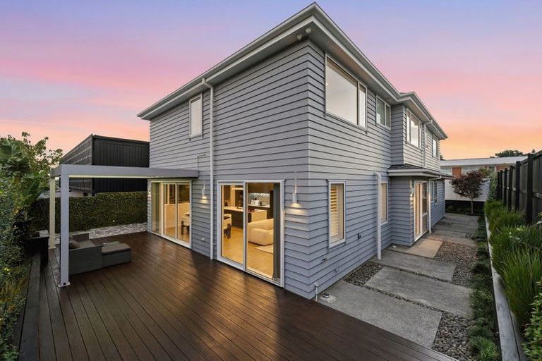 Photo of property in 17a Lake Pupuke Drive, Takapuna, Auckland, 0622