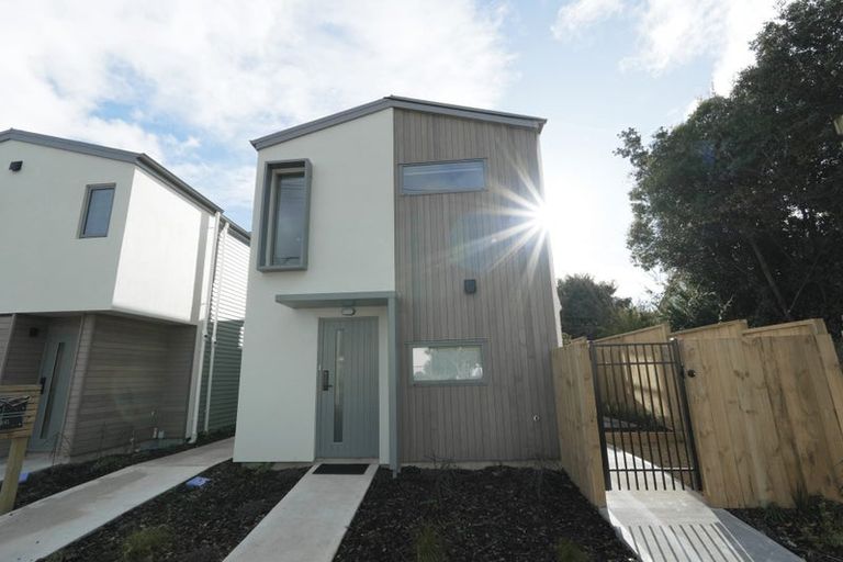 Photo of property in 2/43 Churton Crescent, Taita, Lower Hutt, 5011