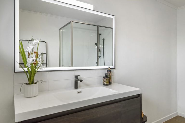 Photo of property in 254a East Coast Road, Forrest Hill, Auckland, 0620