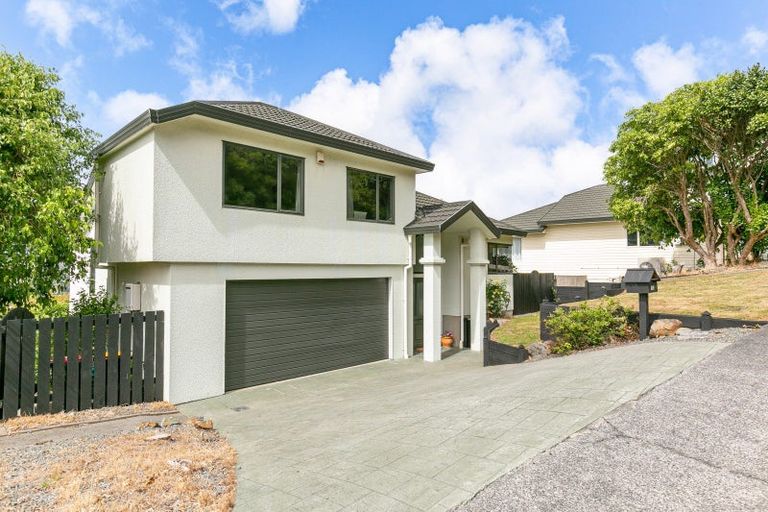 Photo of property in 13 Chastudon Place, Tawa, Wellington, 5028