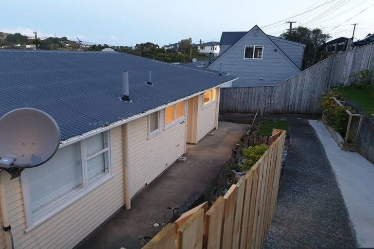 Photo of property in 111 Ruskin Road, Newlands, Wellington, 6037