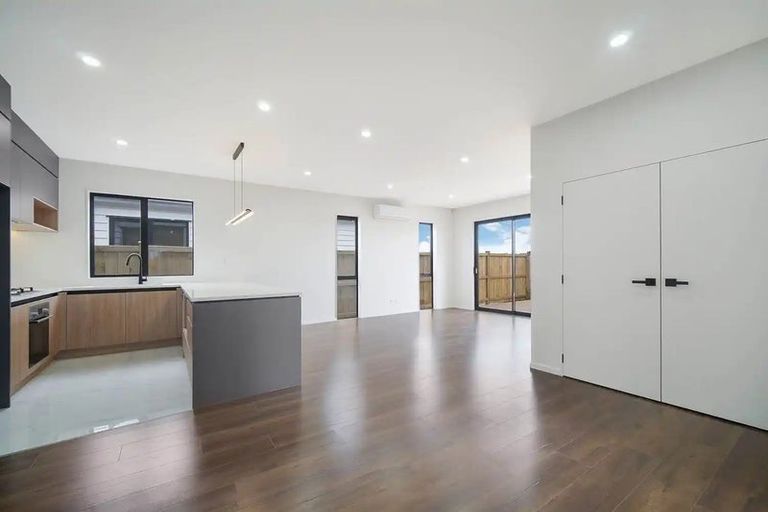 Photo of property in 15 Kaapehu Street, Karaka, 2578