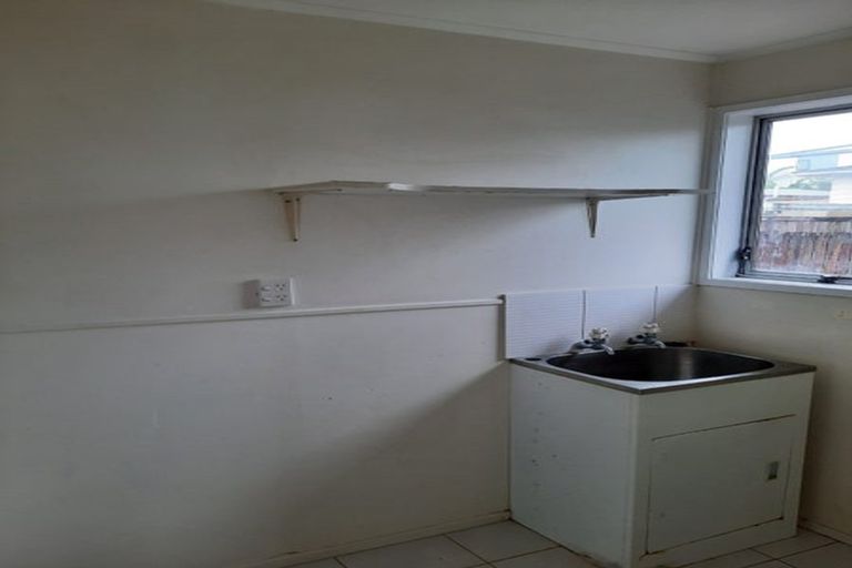 Photo of property in 4 Sabot Place, Massey, Auckland, 0614