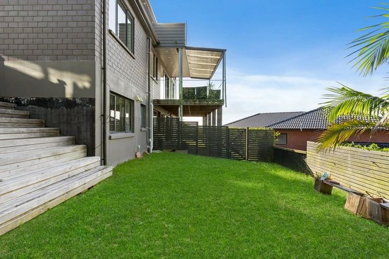 Photo of property in 13 Bartells Drive, Goodwood Heights, Auckland, 2105