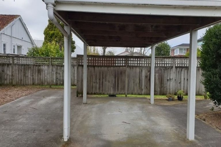 Photo of property in 8 Northcote Road, Takapuna, Auckland, 0622