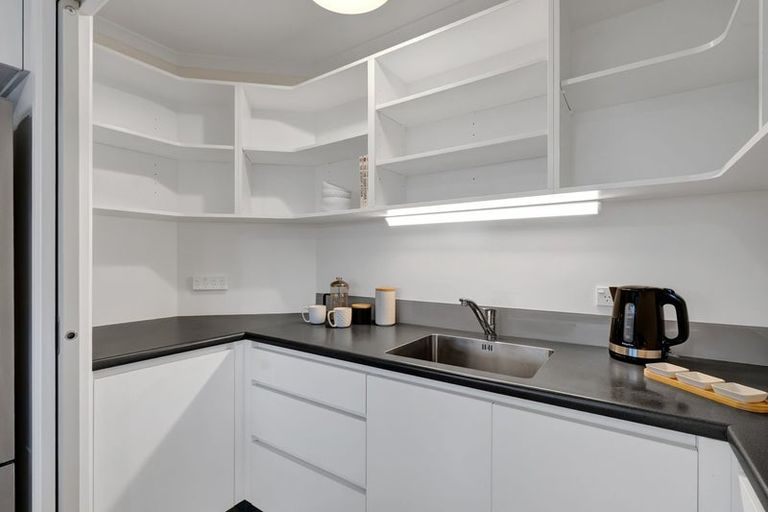 Photo of property in 6 Saint Andrews Parkway, Waiwhakaiho, New Plymouth, 4312