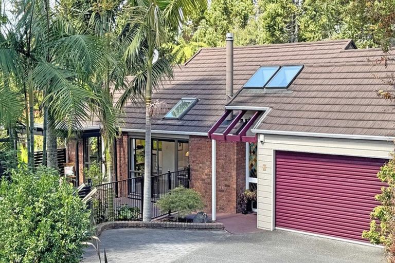 Photo of property in 11 Fitzpatrick Place, Chatswood, Auckland, 0626