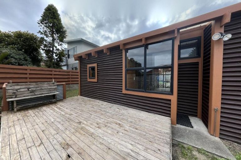 Photo of property in 102 Seaview Road, Paraparaumu Beach, Paraparaumu, 5032