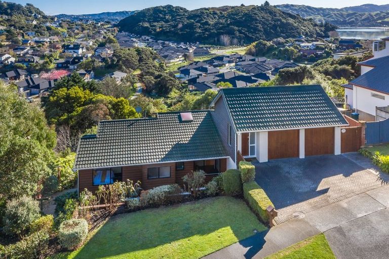 Photo of property in 22 Sailmaker Close, Whitby, Porirua, 5024