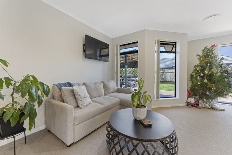 Photo of property in 25 Geneva Terrace, Kelvin Grove, Palmerston North, 4414