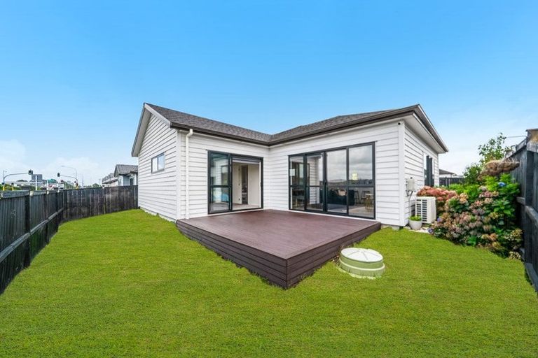 Photo of property in 6 Kakabeak Way, Takanini, 2110