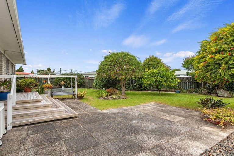 Photo of property in 12 Windsor Avenue, Waikanae, 5036