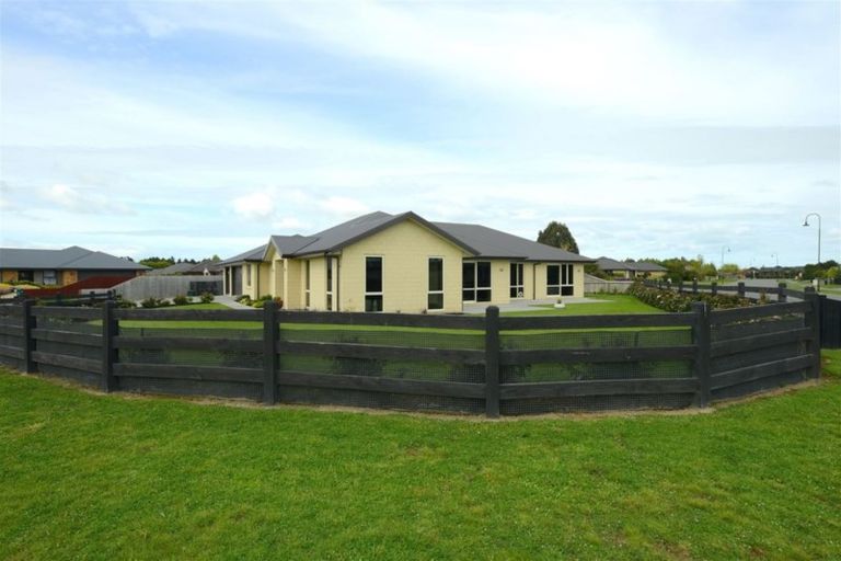 Photo of property in 2 Binyon Place, Rolleston, 7614