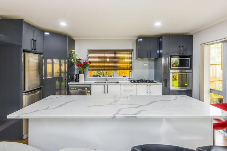 Photo of property in 38 Maypark Crescent, Flat Bush, Auckland, 2016